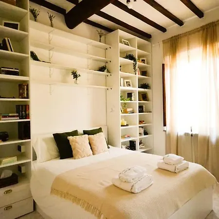 The Librarian's Apartment San Gimignano