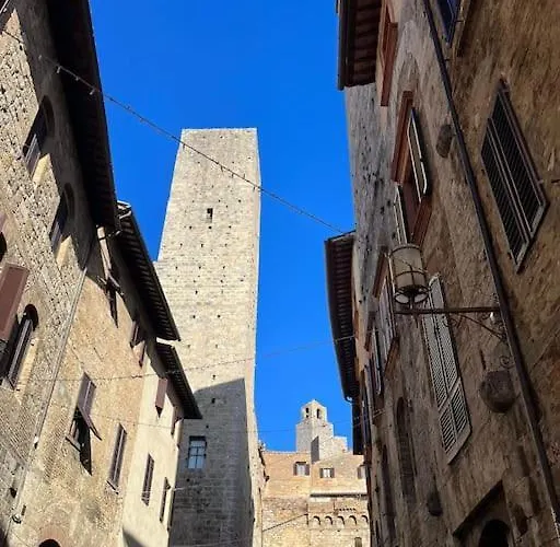 Апартаменты The Librarian's *